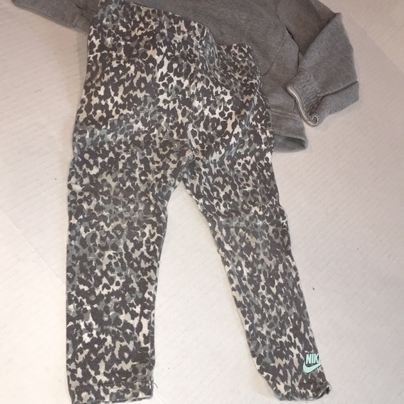Nike Girl Matching Set | Sweatshirt And Leggings | Size 24M - Picture 4 of 6